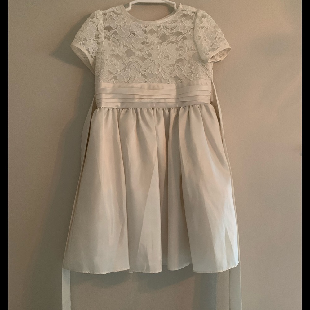 Cream Flower-girl dress w/ lace - Size 7